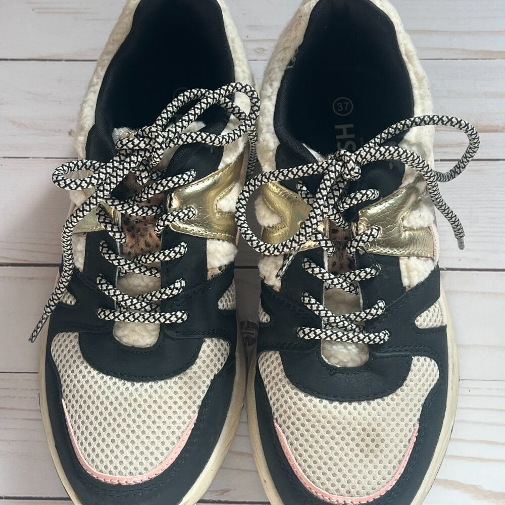 Posh by Peolman Women's Beige/Black Faux Fur Metallic Carocel Sneakers size 37 - Picture 2 of 9